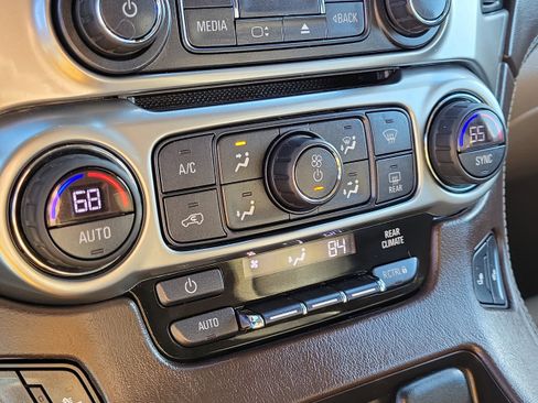 Used 2018 Chevrolet Suburban LT w/ Luxury Package image 32