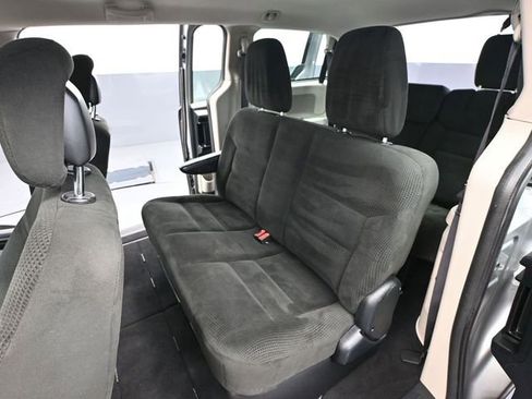 Used 2016 Dodge Grand Caravan American Value Package image 33