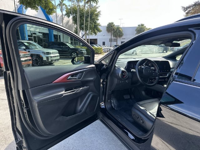 Used 2025 Chevrolet Equinox EV RS FWD image 22