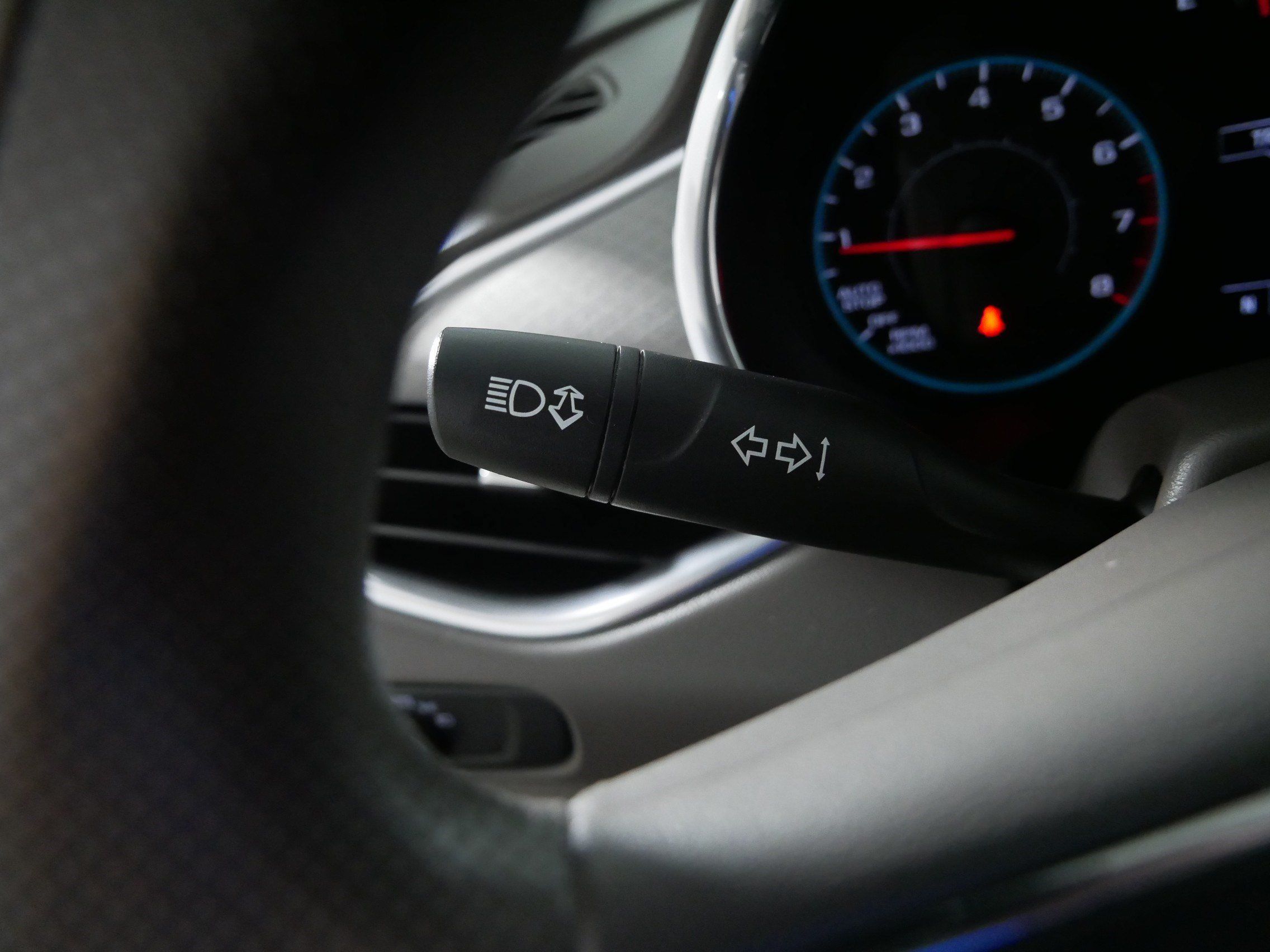 Used 2020 Chevrolet Malibu LT FWD image 32