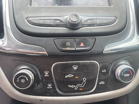 Used 2022 Chevrolet Equinox LS image 15