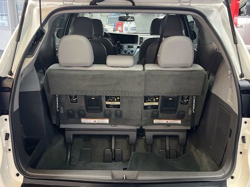 Used 2017 Toyota Sienna XLE AWD/4WD image 26