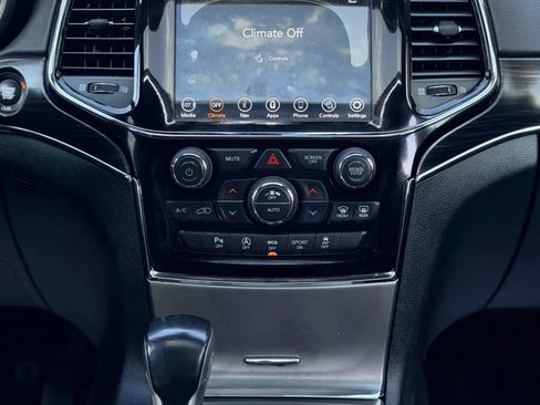Used 2020 Jeep Grand Cherokee Limited AWD/4WD image 15