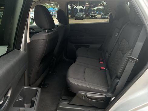 Used 2025 Nissan Pathfinder SV FWD image 12