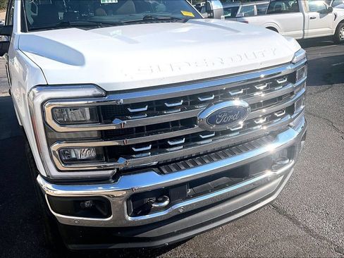 Used 2023 Ford F250 Lariat w/ Lariat Ultimate Package AWD/4WD image 5