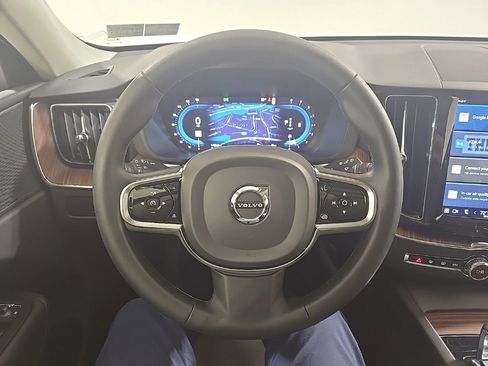 Used 2023 Volvo XC60 B5 Plus w/ Climate Package image 9