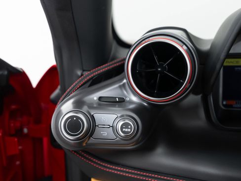 Used 2021 Ferrari F8 Tributo image 27