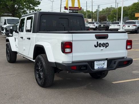 Used 2022 Jeep Gladiator Sport AWD/4WD image 3
