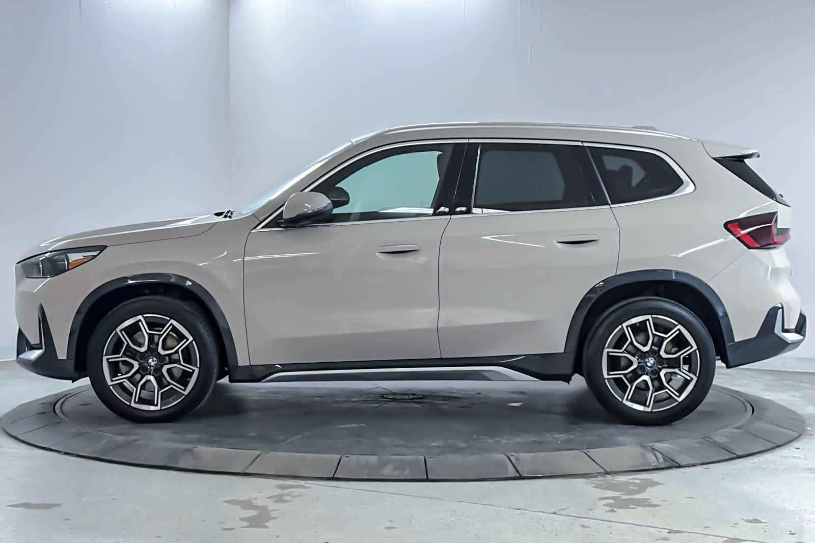 Used 2026 BMW X1 xDrive28i w/ Convenience Package AWD/4WD image 5