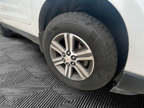 Used 2016 Chevrolet Traverse LT image 17