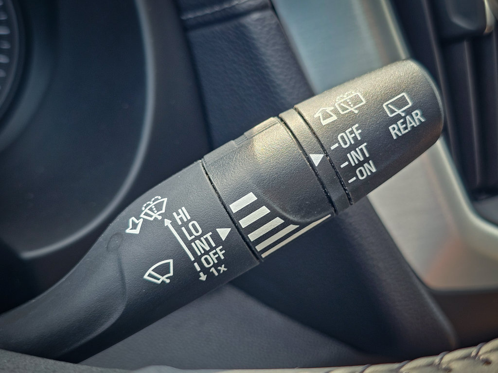 Used 2022 GMC Terrain SLT w/ Infotainment Package II AWD/4WD image 21