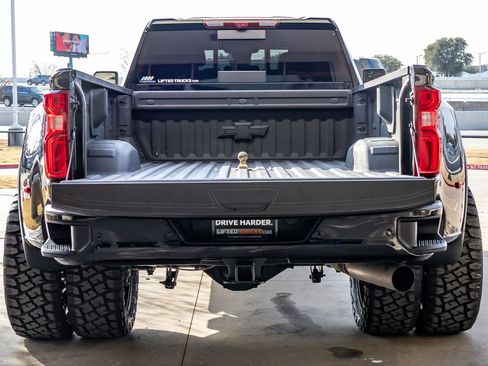 Used 2025 Chevrolet Silverado 3500 High Country w/ Technology Package image 9