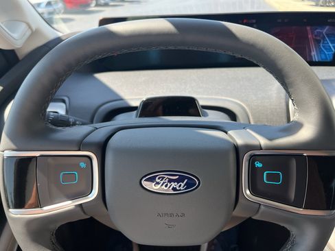 Used 2025 Ford Expedition Active AWD/4WD image 15