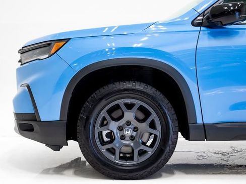 Used 2025 Honda Pilot TrailSport image 33