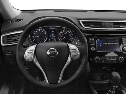 Used 2016 Nissan Rogue SV FWD image 2
