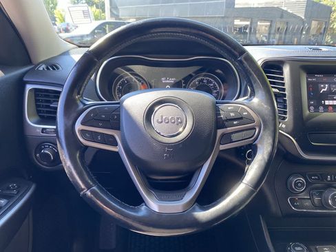Used 2020 Jeep Cherokee Latitude w/ Cold Weather Group AWD/4WD image 19