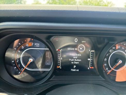 Used 2025 Jeep Wrangler Unlimited Sahara AWD/4WD image 8