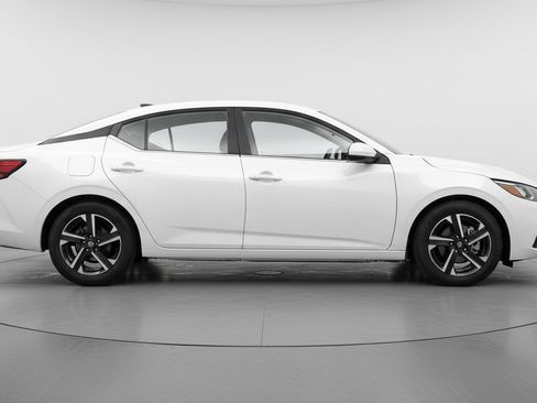Used 2025 Nissan Sentra SV FWD image 11