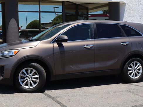 Used 2020 Kia Sorento FWD V6 image 4