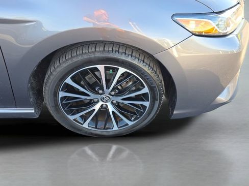 Used 2020 Toyota Camry SE w/ Convenience Package FWD image 27