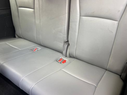 Used 2023 Toyota Highlander XLE AWD/4WD image 15