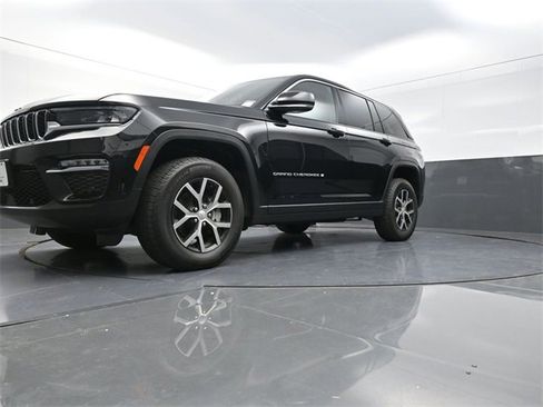 New 2025 Jeep Grand Cherokee Limited w/ Luxury Tech Group II image 19