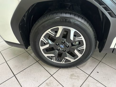 Used 2025 Subaru Forester Premium AWD/4WD image 17