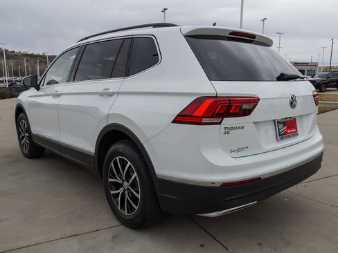 Used 2021 Volkswagen Tiguan SE w/ Panoramic Sunroof Package image 6