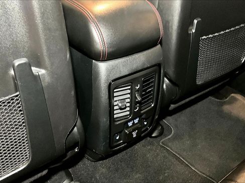 Used 2025 Dodge Durango GT AWD/4WD image 11