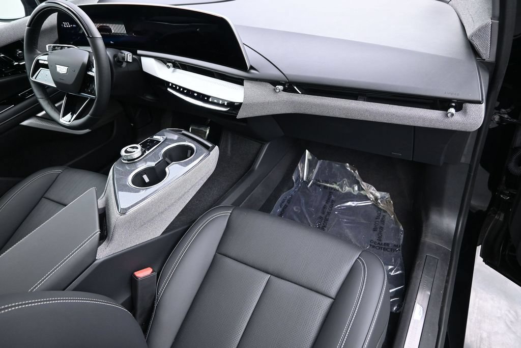 Certified 2025 Cadillac Optiq Sport 2 AWD/4WD image 34