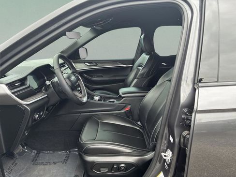 Certified 2025 Jeep Grand Cherokee L Limited w/ Black Appearance Package RWD image 22