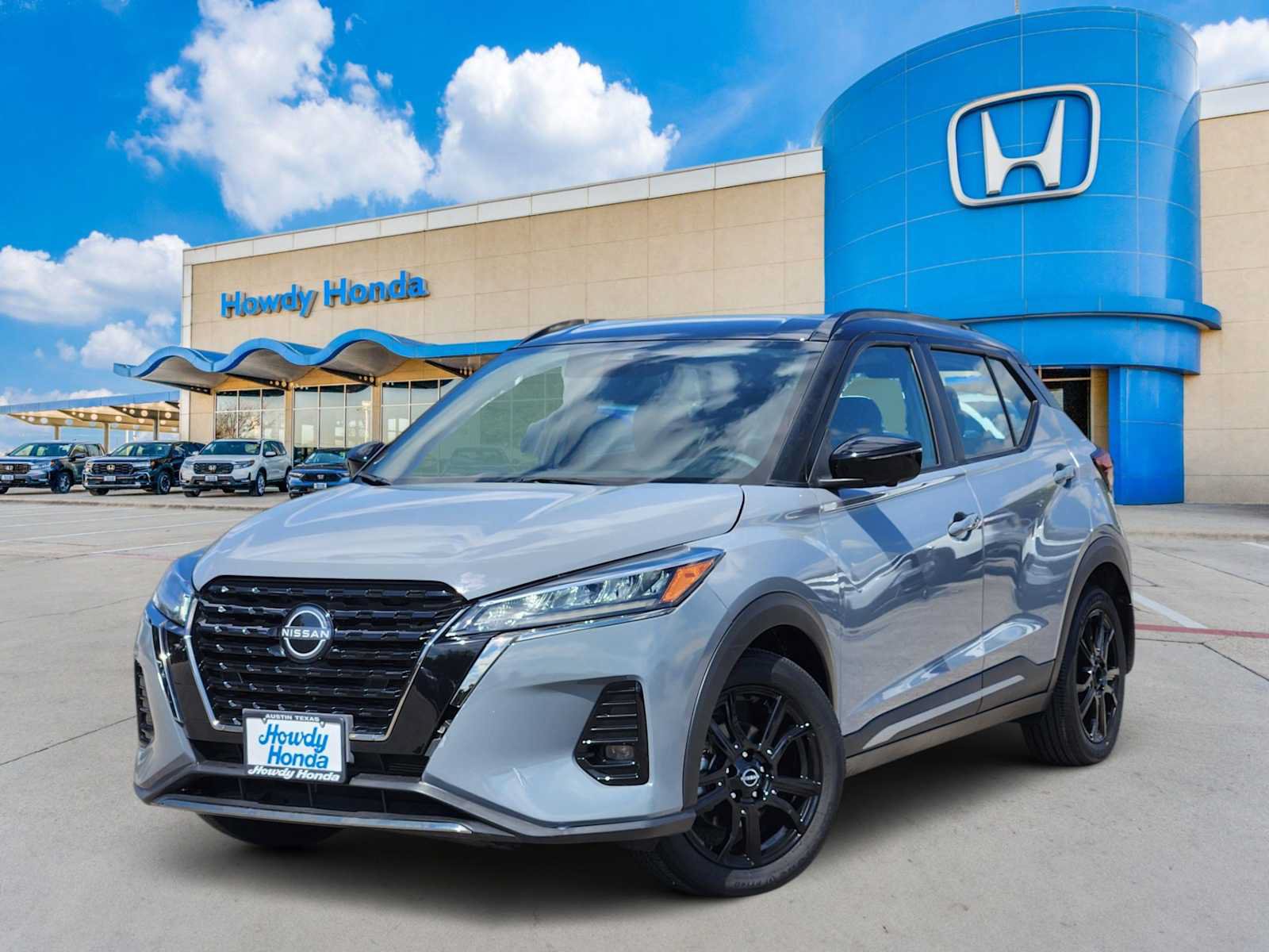 Used 2024 Nissan Kicks SR FWD image 1