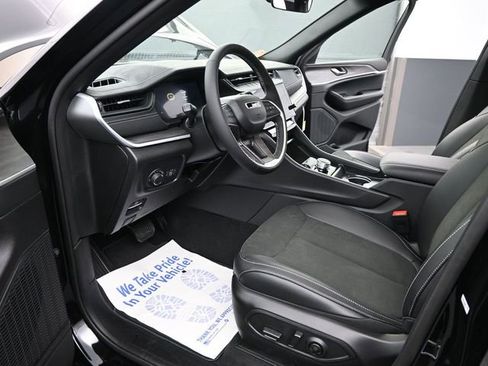 New 2026 Jeep Grand Cherokee L 4WD image 9