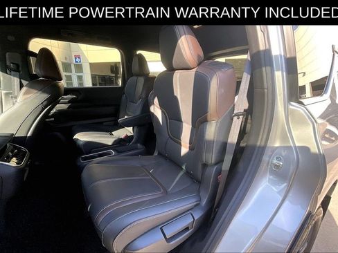 Used 2025 Nissan Armada SL w/ Captain's Chari Seat Package RWD image 27