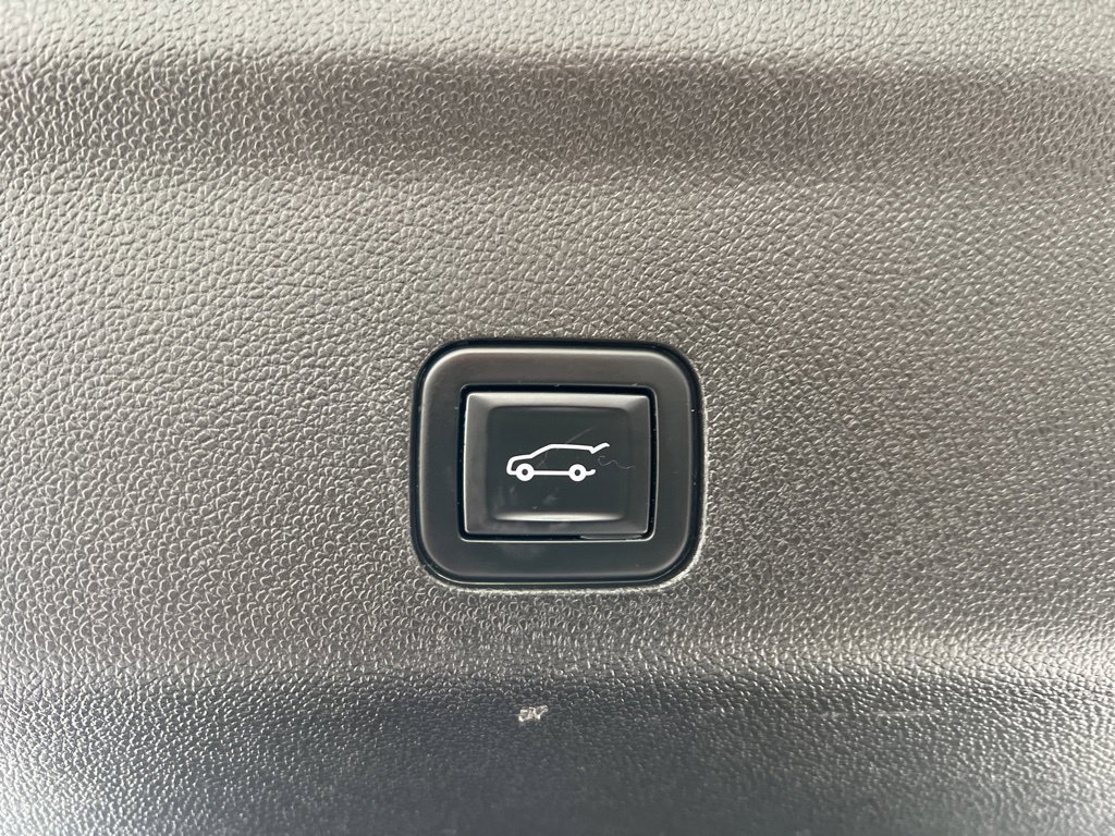Used 2021 Chevrolet Suburban High Country AWD/4WD image 15