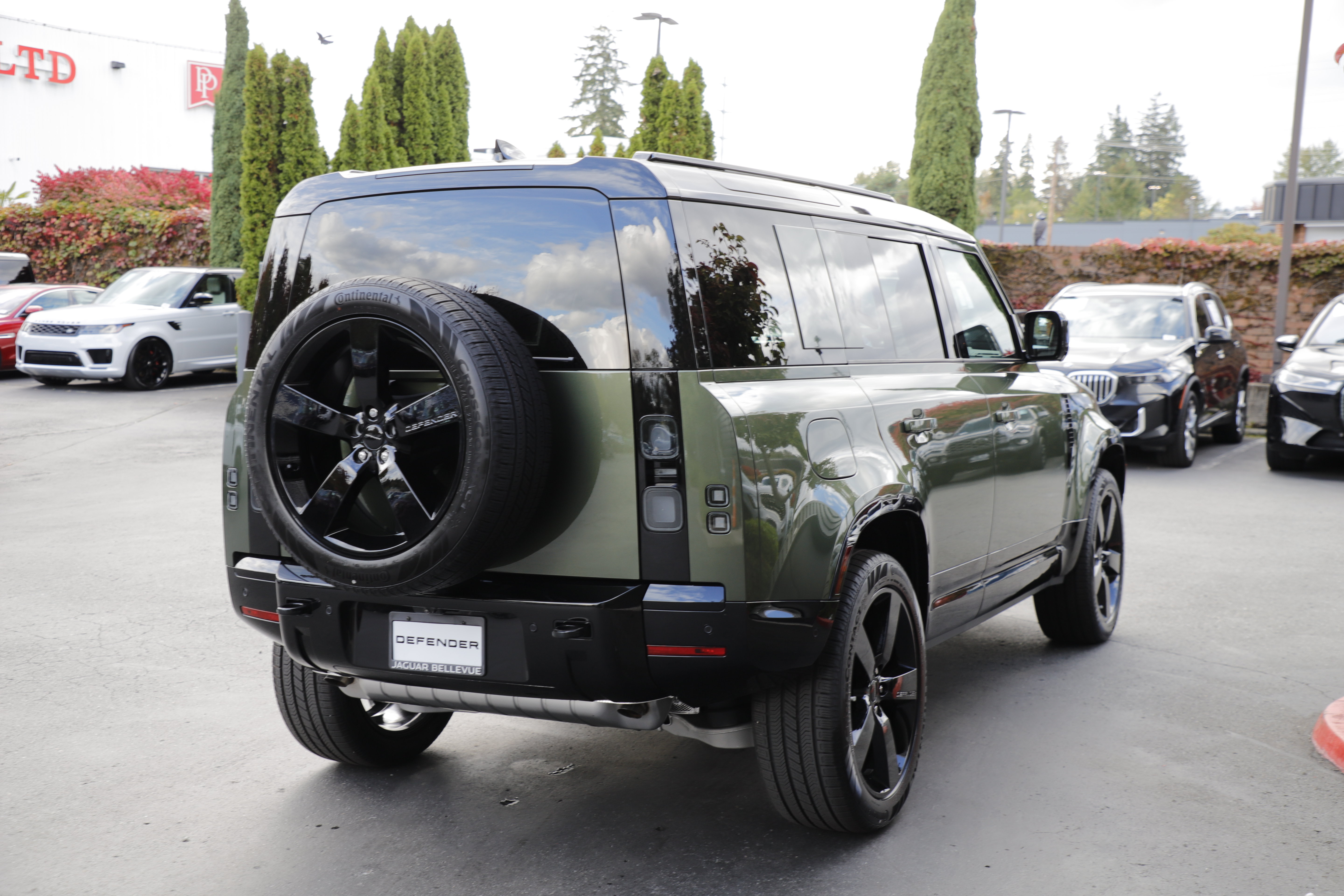 New 2026 Land Rover Defender 110 X-Dynamic SE AWD/4WD image 8