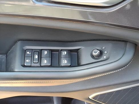 Used 2022 Jeep Grand Cherokee Altitude image 19