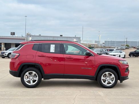 Used 2024 Jeep Compass Latitude image 6