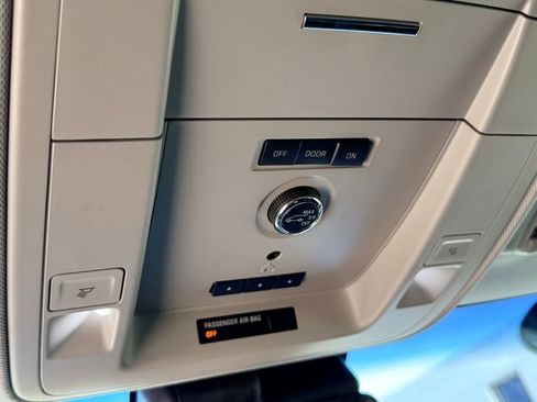 Used 2019 GMC Yukon XL SLE w/ Convenience Package image 8