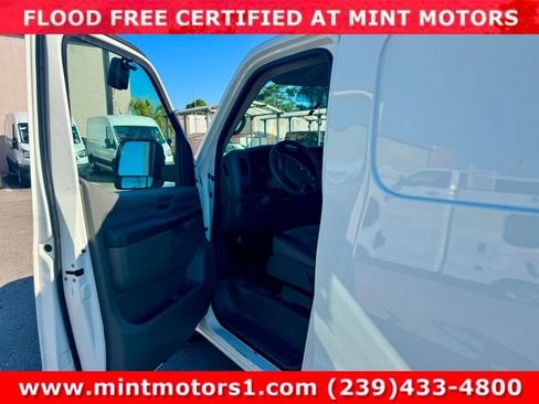 Used 2021 Nissan NV 2500 SV image 2