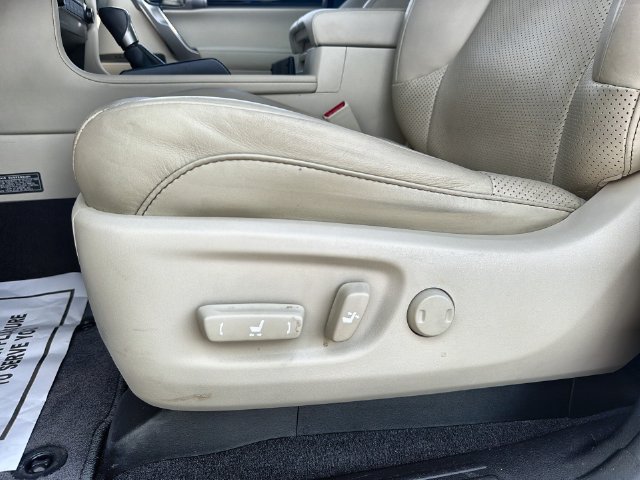 Used 2023 Lexus GX 460 Luxury w/ Sport Design Package AWD/4WD image 12