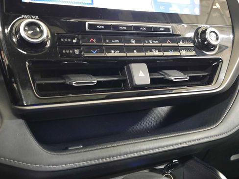 Used 2022 Toyota Highlander Limited AWD/4WD image 31