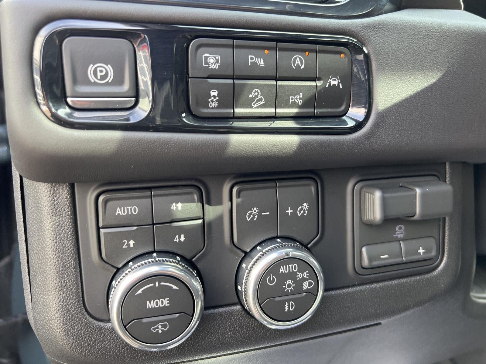 Used 2026 GMC Yukon AT4 Ultimate w/ LPO, Floor Liner Package AWD/4WD image 19