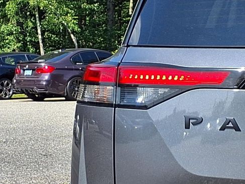 Used 2024 Nissan Pathfinder SL w/ SL Premium Package image 6