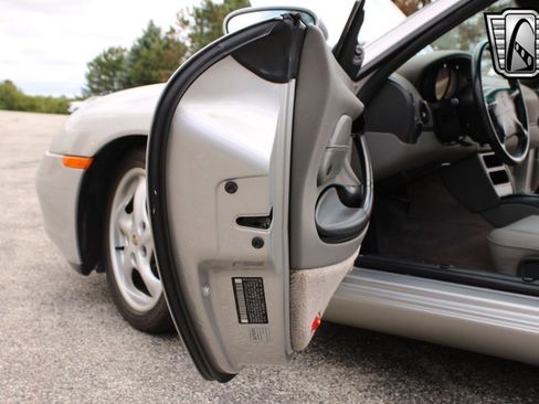 Used 1998 Porsche Boxster image 16