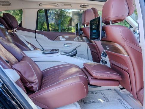 Used 2026 Mercedes-Benz Maybach GLS 600 4MATIC image 25