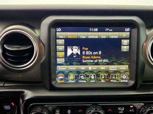 Used 2022 Jeep Wrangler Unlimited Sahara w/ Cold Weather Group AWD/4WD image 18