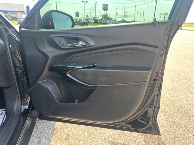 Used 2024 Chevrolet Trax RS w/ Sunroof Package FWD image 12