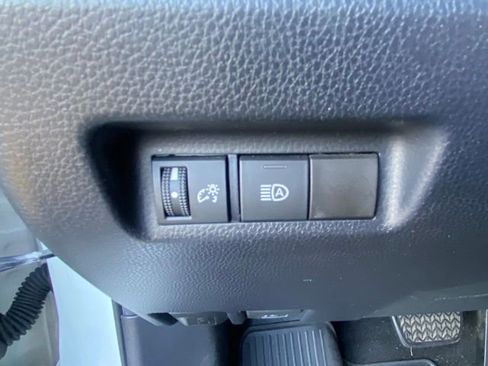 Used 2020 Toyota RAV4 LE image 15