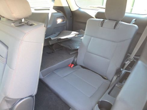 Used 2025 Ford Explorer Active AWD/4WD image 15